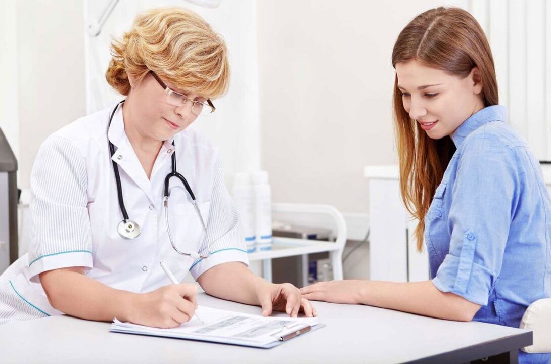 Lai diagnosticētu cistītu, ārsts sievietei izraksta diagnostikas testus.